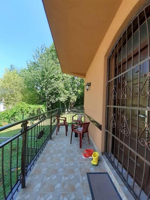 Quiet & Cosy Hillside Hideway Near Bus & Train St Apartment