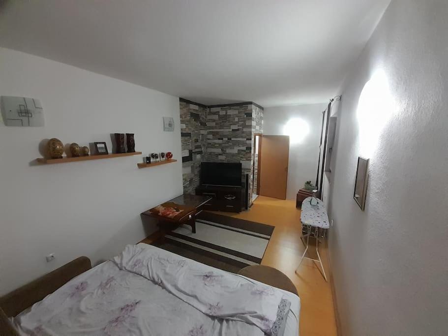 Quiet & Cosy Hillside Hideway Near Bus & Train St *